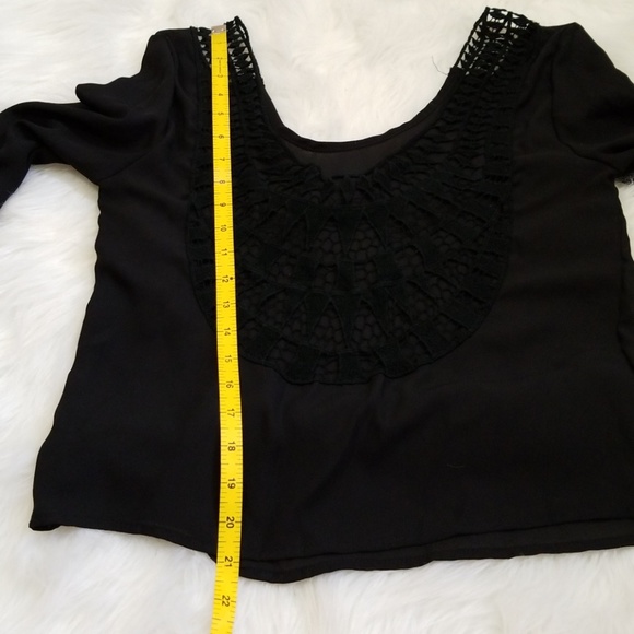 Black scoop neckline top. Size S - Picture 8 of 8